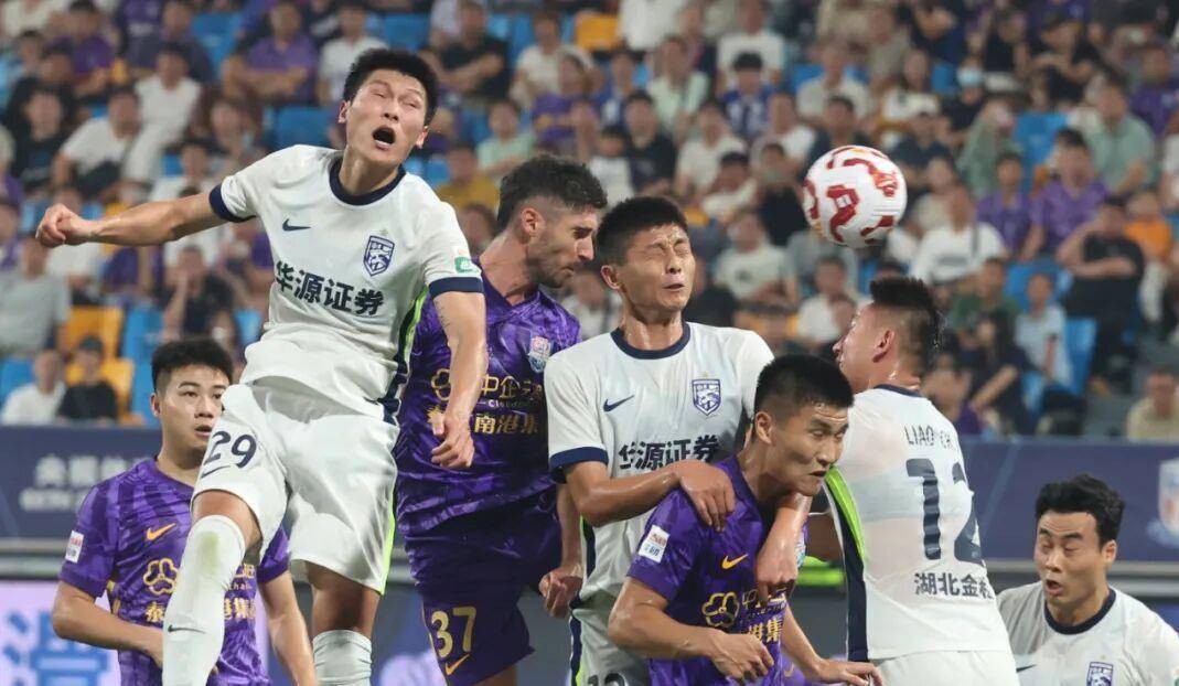 亚博电竞 -欧冠国际比赛日再迎强敌，武汉三镇防线松动，主帅态度：悬念犹存，球探报告显示潜力(武汉三镇与北京国安)