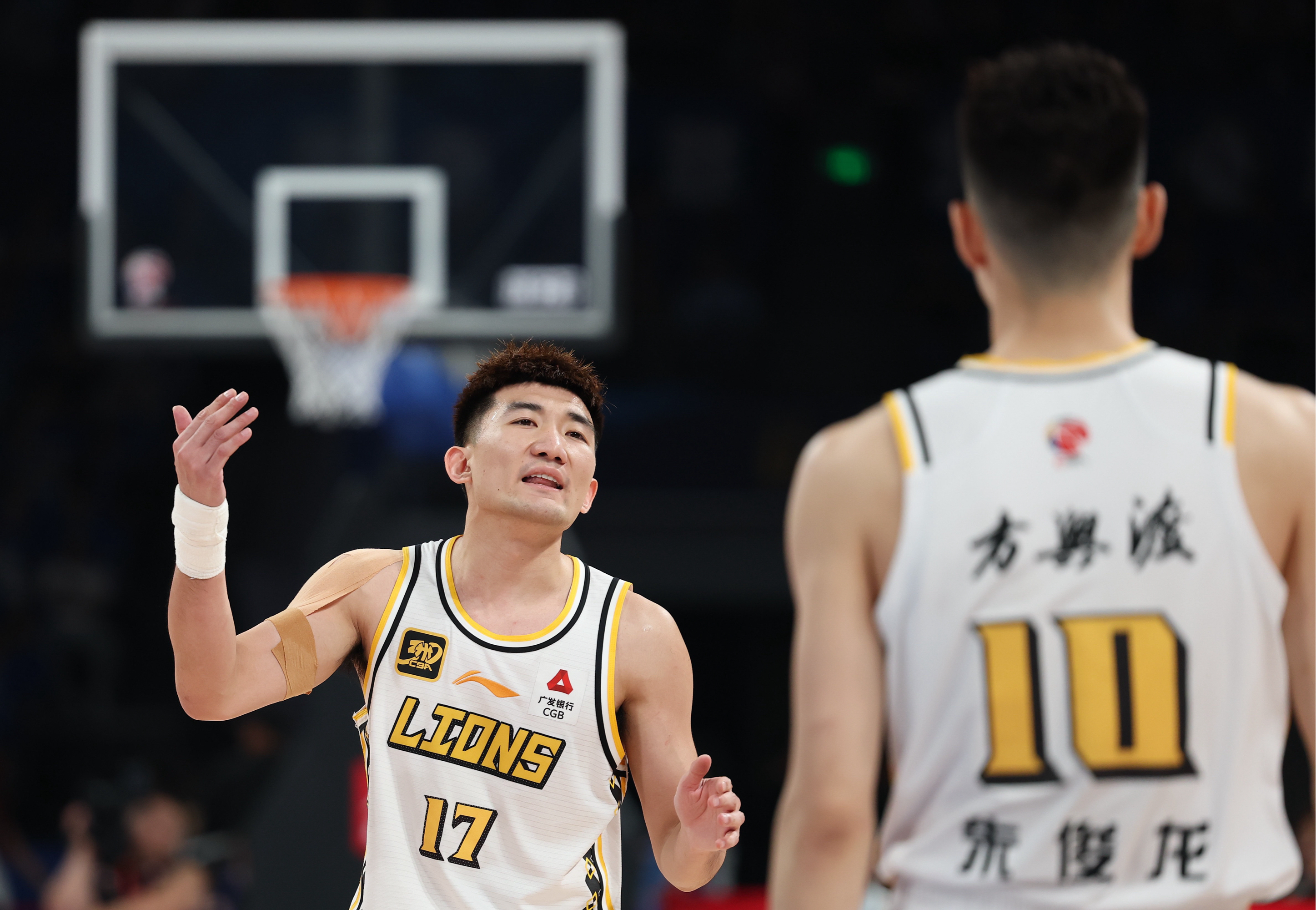 亚博app -包含NBA季后赛集结日再迎强敌；深圳男篮战术微调；主帅态度——媒体盛赞；高层口径保持一致的词条